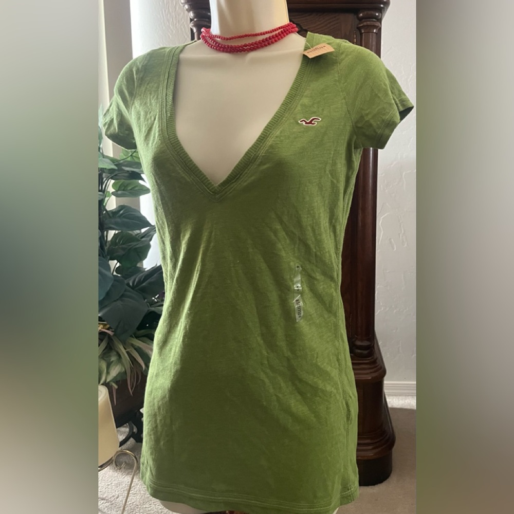 Y2K Unique Hollister SoCal V-neckline short sleeve top - Picture 2 of 12